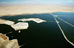 Extraction: Evaporation ponds for the commercial extraction