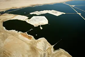 Extraction: Evaporation ponds for the commercial extraction