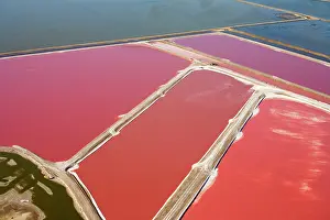 Extraction: Evaporation ponds for the commercial extraction