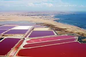 Extraction: Evaporation ponds for the commercial extraction