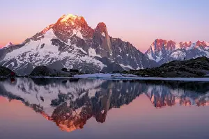 Grandes: Evening atmosphere with alpenglow, water reflection