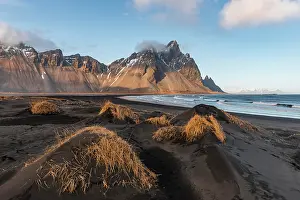 Klifatindur: Evening atmosphere, Black sand beach, dunes with