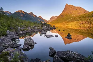 Trollheimen: Evening atmosphere, sunset at the lake Innerdalsvatna