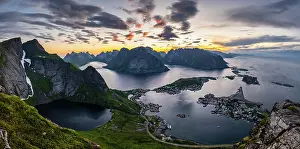 Hamnoy: Evening atmosphere, view from Reinebringen, Reinebriggen