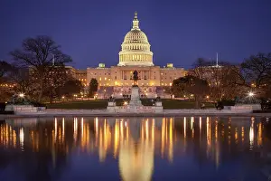 Government: Evening below the US Capitol Building, Washington