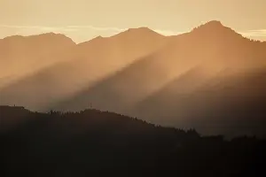 Sunbeams: Evening mood, evening light, sunbeams in the mountains