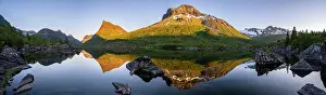 Trollheimen: Evening mood, sunset at the lake Innerdalsvatna