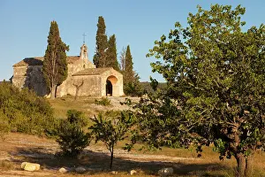 Rhone: Evening sunlight on Chapelle Saint-Sixte