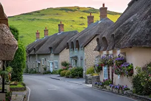 Cottages: Evening view of thatch roof cottages in West Lulworth