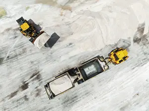 Lorry: Excavator and lorry at a harvesting pan of the Walvis Bay Salt works
