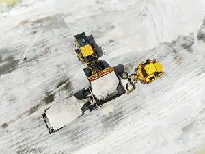 Lorry: Excavator and lorry at a harvesting pan of the Walvis Bay Salt works