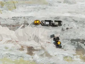 Lorry: Excavator and lorry at a harvesting pan of the Walvis Bay Salt works