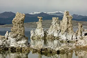 Mono: Exposed tufa pinnacles in Mono Lake, Lee Vining, in winter