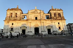 Built: Exterior view, Leon Cathedral, Catedral de la Asuncion