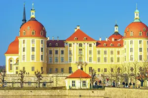 Defence: Exterior view of Moritzburg Castle in winter with