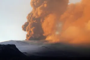 2010: Eyjafjallaj?? ?kull Ash Cloud, Iceland