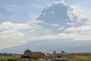 2010: Eyjafjallaj?? ?kull Ash Cloud, Iceland
