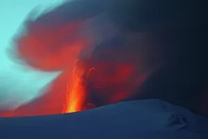 2010: Eyjafjallaj?? ?kull Erupting, Iceland