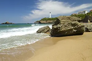 Foam: Fall of rocks and coastal erosion, Biarritz lighthouse