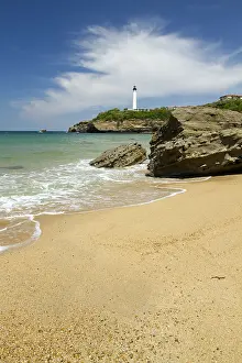 Foam: Fall of rocks and coastal erosion, Biarritz lighthouse