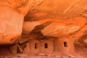 Alcove: Fallen Roof Ruin - ancient puebluan dwelling built