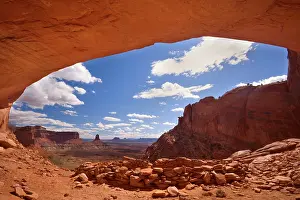 Buttes: False Kiva - ancient indian ruin tucked into an