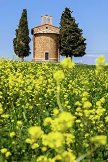 Tuscany: The famous chapel Cappella della Madonna di Vitaleta i