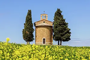 Tuscany: The famous chapel Cappella della Madonna di Vitaleta i