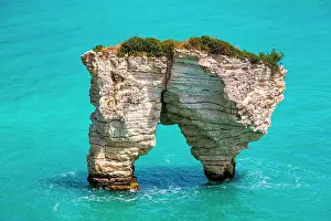 Fantastic: Fantastic limestone cliffs, Gargano peninsula in