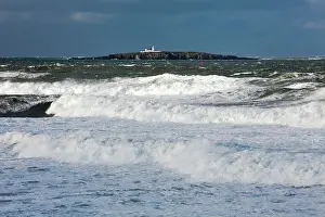 Seahouses: Farne Islands - stormy sea - autumn - view from