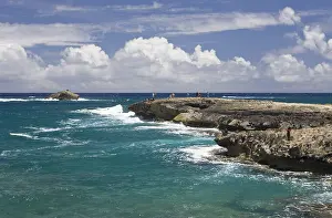 Aussicht: Felsen in der Brandung am Kahuku Makahoa Point