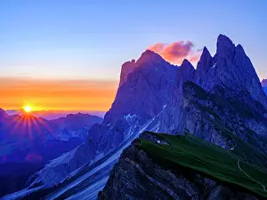 Adige: Fermida towers at sunrise, Geisler peaks, Seceda