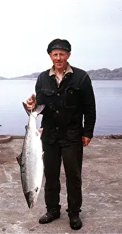 Ardea London: FISHERMAN - holding Salmon