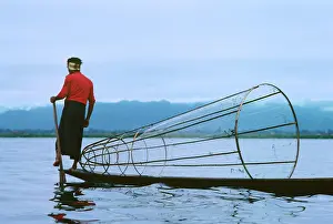 Inle: Fisherman on Inle Lake using fish trap