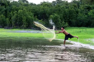 Casting: Fisherman - throwing net. Rio Negro, Amazon