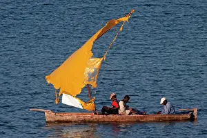 Torn: Fishermen - in boat with torn sail