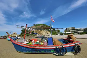 Beached: Fishing boat on Hua Hin Beach, Hua Hin, Thailand