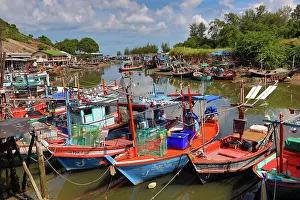 Khao: Fishing boats on river at Khao Takiab, Hua Hin, Thailand
