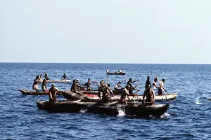 Malawi: FISHING - Fishermen in boats
