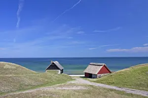 Cottages: Fishing huts in the dunes along the Baltic Sea