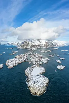 Austvgy: Fishing village Henningsvaer, Austv&, x59f8;ya, Lofoten