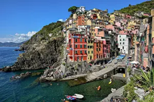 Spezia: Fishing village of Riomaggiore, village view, Cinque