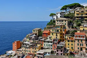 Spezia: Fishing village of Riomaggiore, village view, Cinque