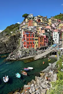 Spezia: Fishing village of Riomaggiore, village view, Cinque