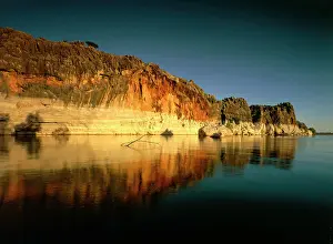 Kimberley: Fitzroy River cutting through ancient limestone