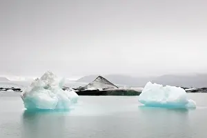 Melted: Floating ice in glacial lagoon J?kulscrl n