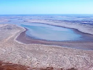 Eyre: Flood water flow into the Warbuton Groove - top of Lake Eyre