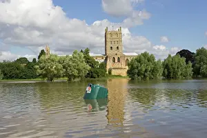 Severn: Flooding - Tewkesbury Abbey inundated by unprecedented