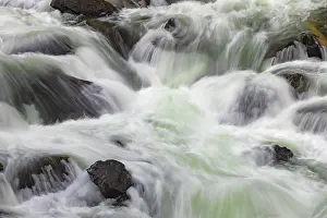 Canon: Flowing water in Firehole River, Yellowstone National