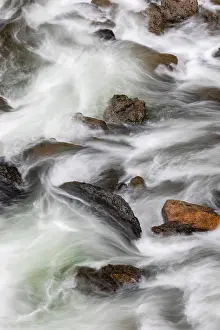 Canon: Flowing water in Firehole River, Yellowstone National
